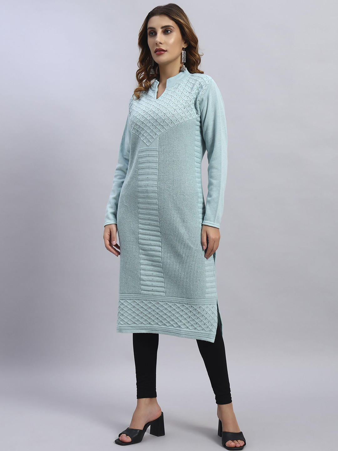 ZEPPI Women Thread Work Woollen Kurta