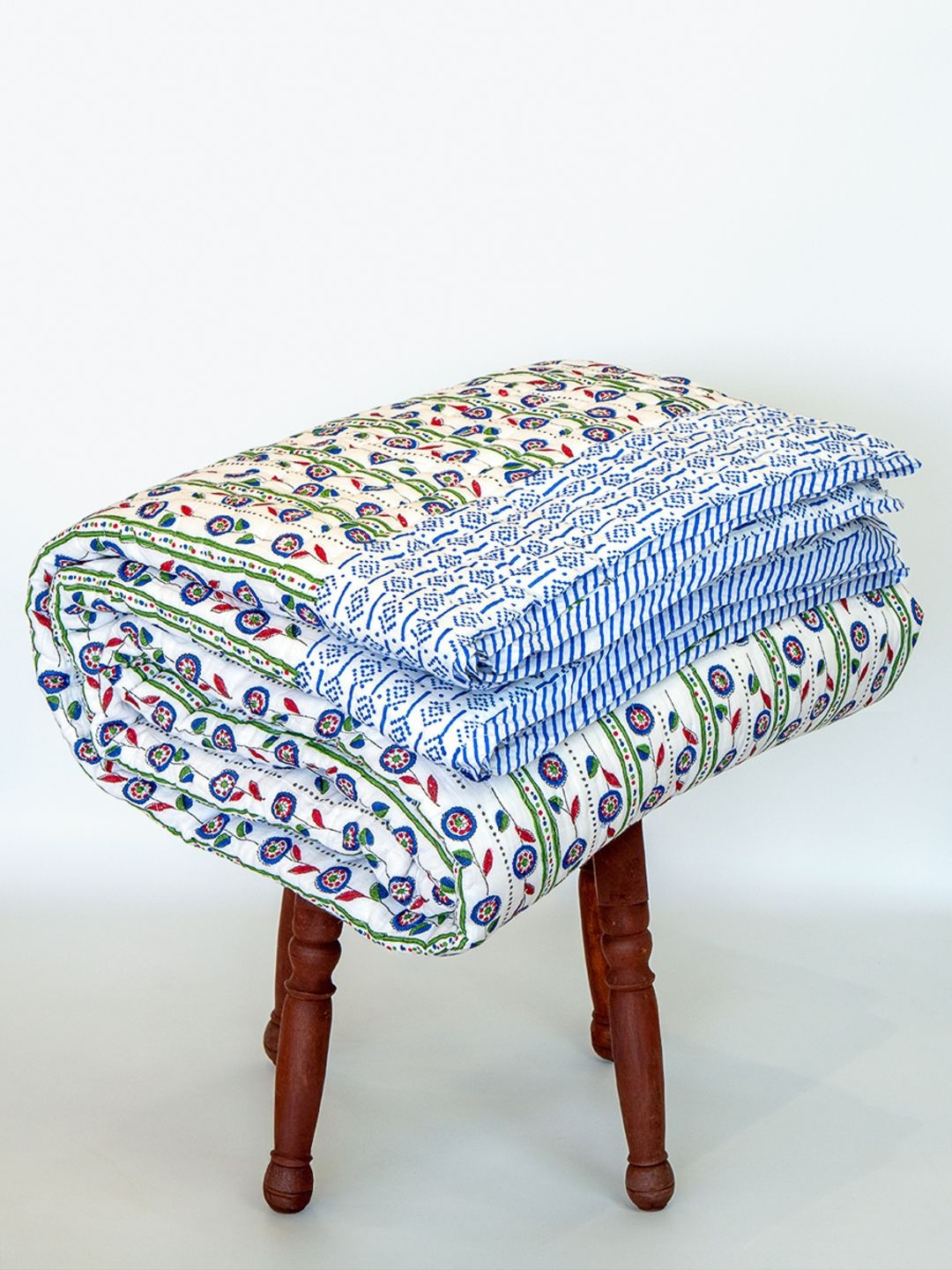 The Jaipur Wala Blue & White Floral Printed 180 GSM Organic Cotton Summer Quilt