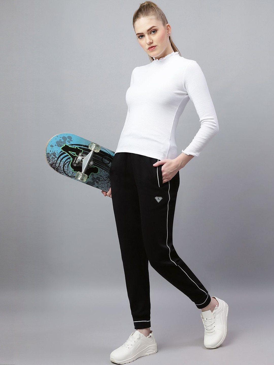 VOGUENATION Women Regular Fit Mid-Rise Joggers