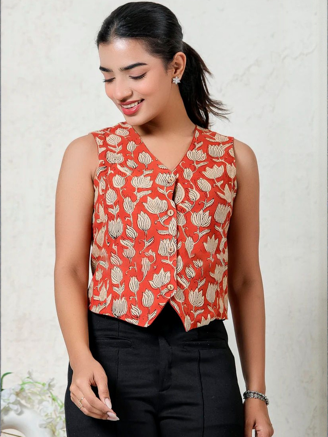 LIPS CROWN Floral Print Crop Top