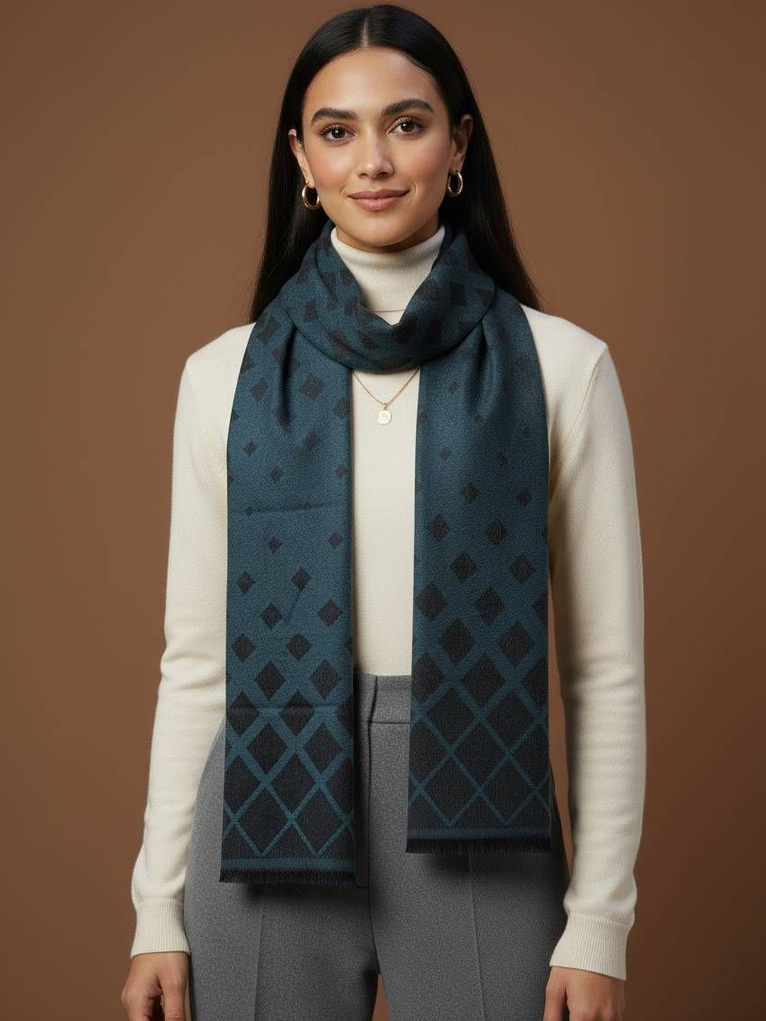 Zamour Women Reversible Diamond Print Acrylic Muffler