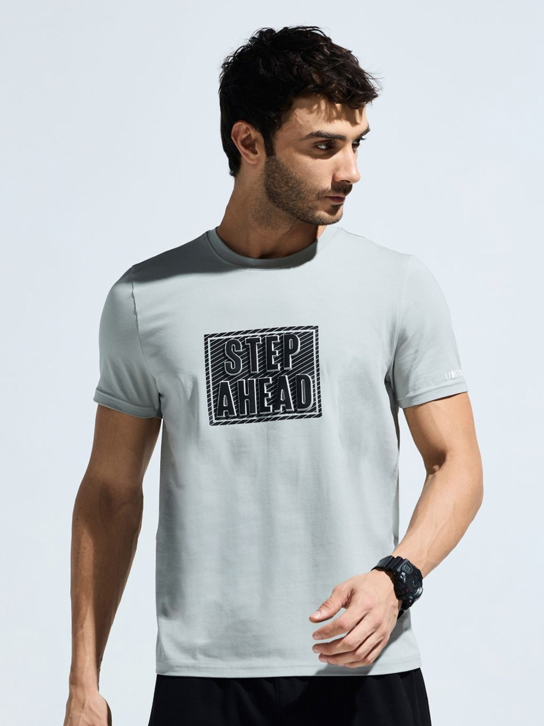 DOMIN8 MEN SOFT AND BREATHABLE EMBOSSING GRAPHIC PRINT T-SHIRT