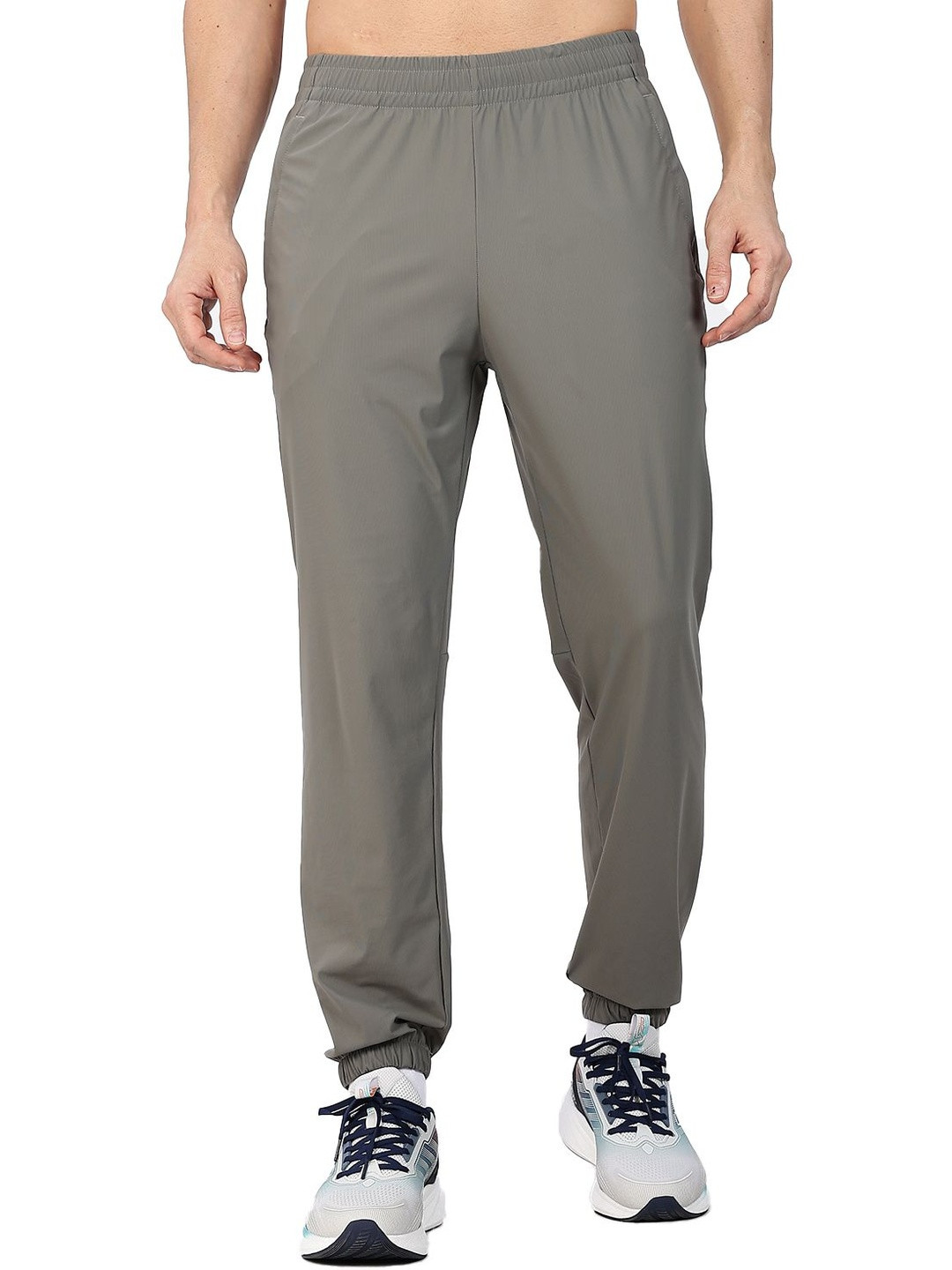 Xtep Men 3D Cut Training Mid-Rise Joggers Track Pants