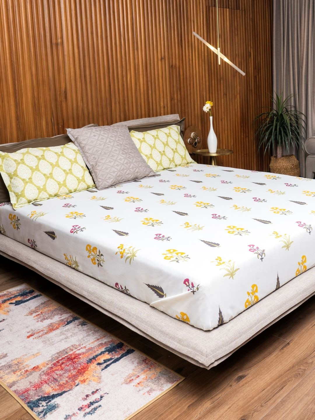 URBAN SPACE White & Pink Floral 220 TC Queen Bedsheet With 2 Pillow Covers 2.23 m x 2.54 m