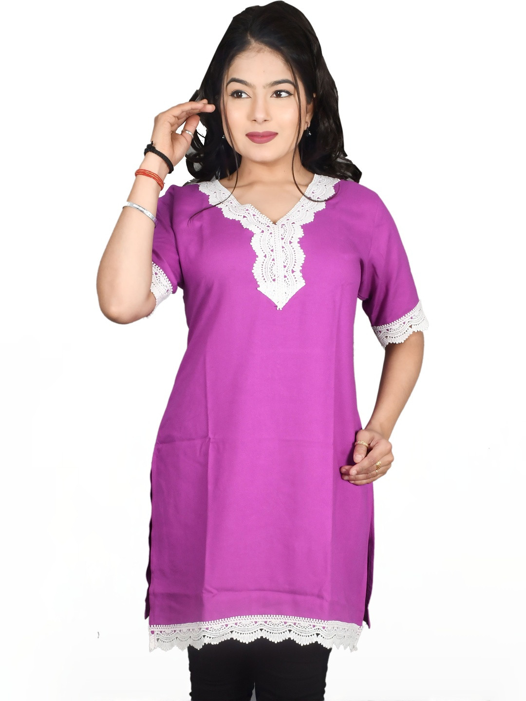 Naida Women Floral Embroidered Straight Daily Kurti