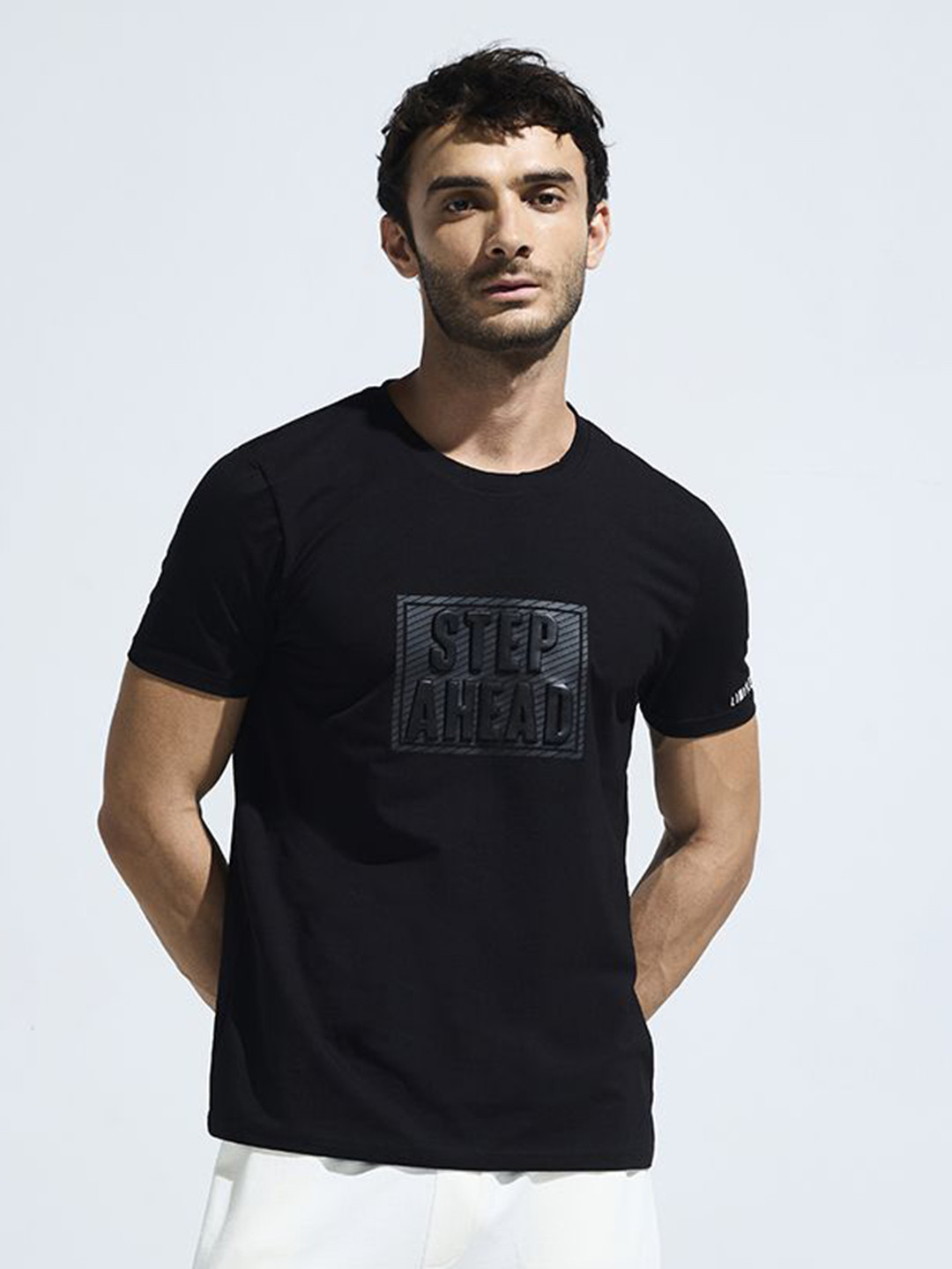 DOMIN8 MEN SOFT AND BREATHABLE EMBOSSING GRAPHIC PRINT T-SHIRT