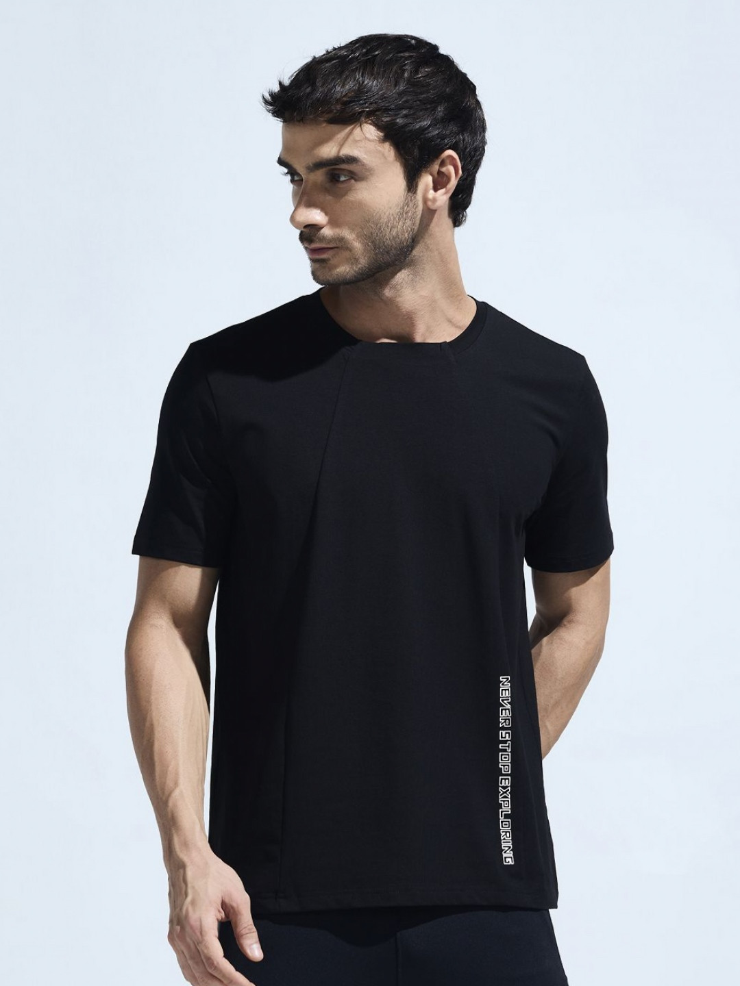 DOMIN8 MEN SUPER STRETCHABLE CUT&SEW BREATHABLE T-SHIRT FEATURING STYLISH CHEST DESIGN