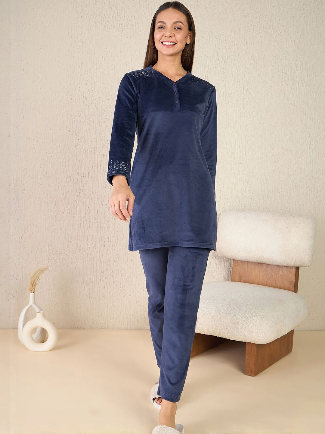 Sweet Dreams Women Solid Longline Nightsuit