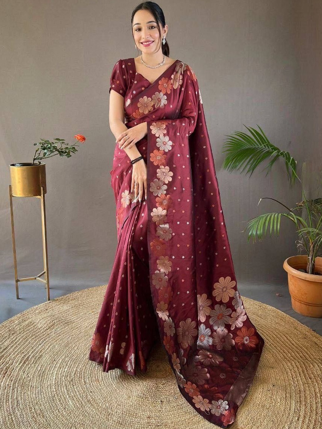 YAMUNE Floral Woven Design Zari Banarasi Saree