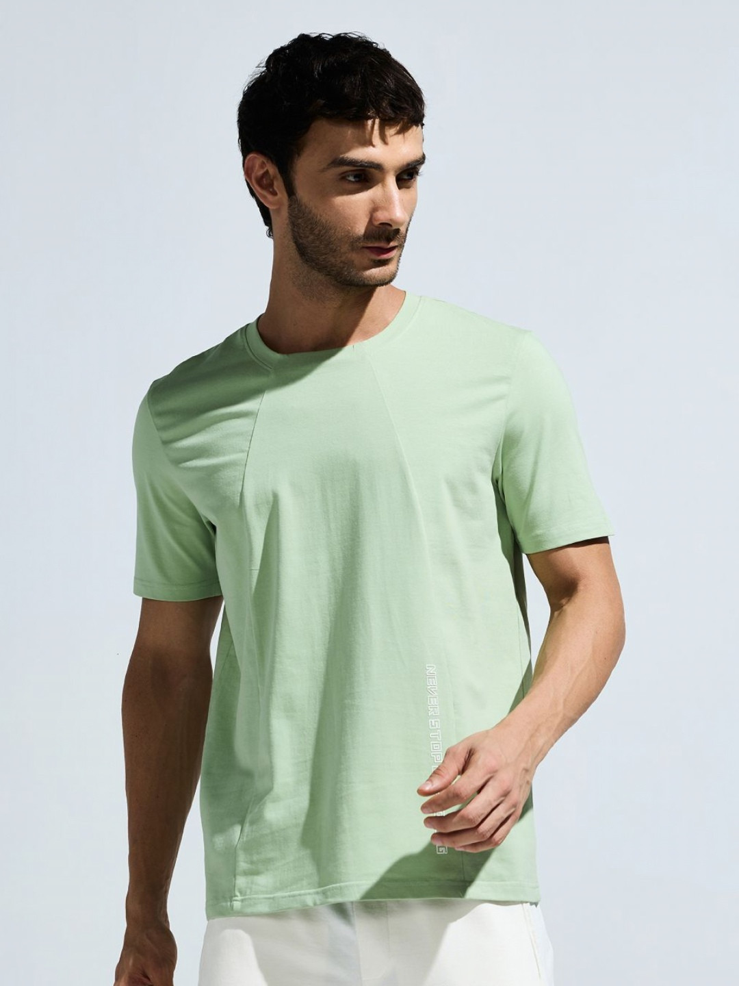 DOMIN8 MEN SUPER STRETCHABLE CUT&SEW BREATHABLE T-SHIRT FEATURING STYLISH CHEST DESIGN