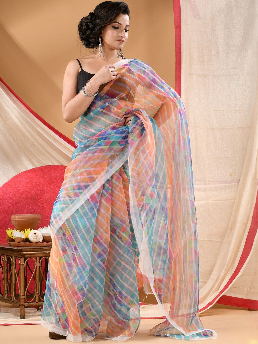 DESH BIDESH Checked Lightweight Organza Saree