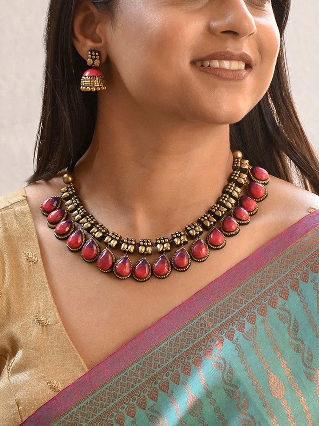 JUMKEY Stones Studded Minimalistc Raktakarani Teardrop Design Antique Necklace & Earrings