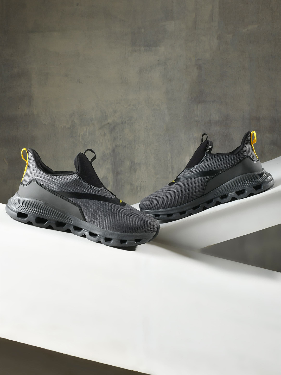 IMPAKTO Men Air Bounce Slip-On Running Shoes