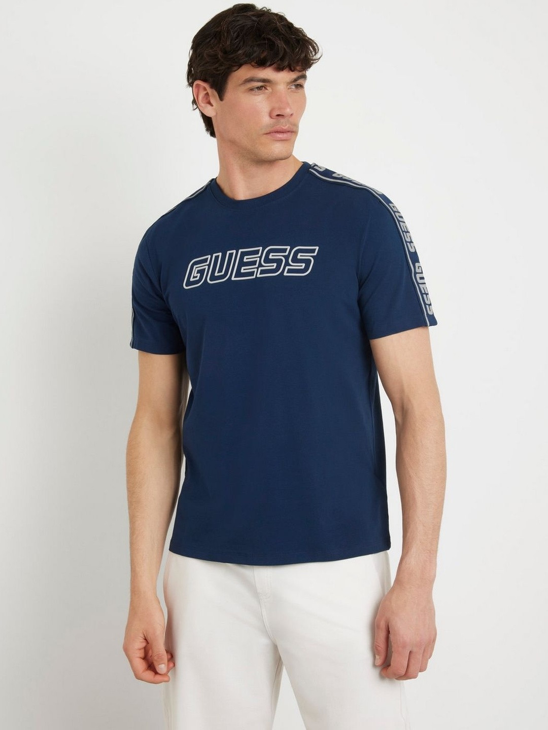 GUESS Men Brand Logo New Orleans Pelicans Printed T-shirt