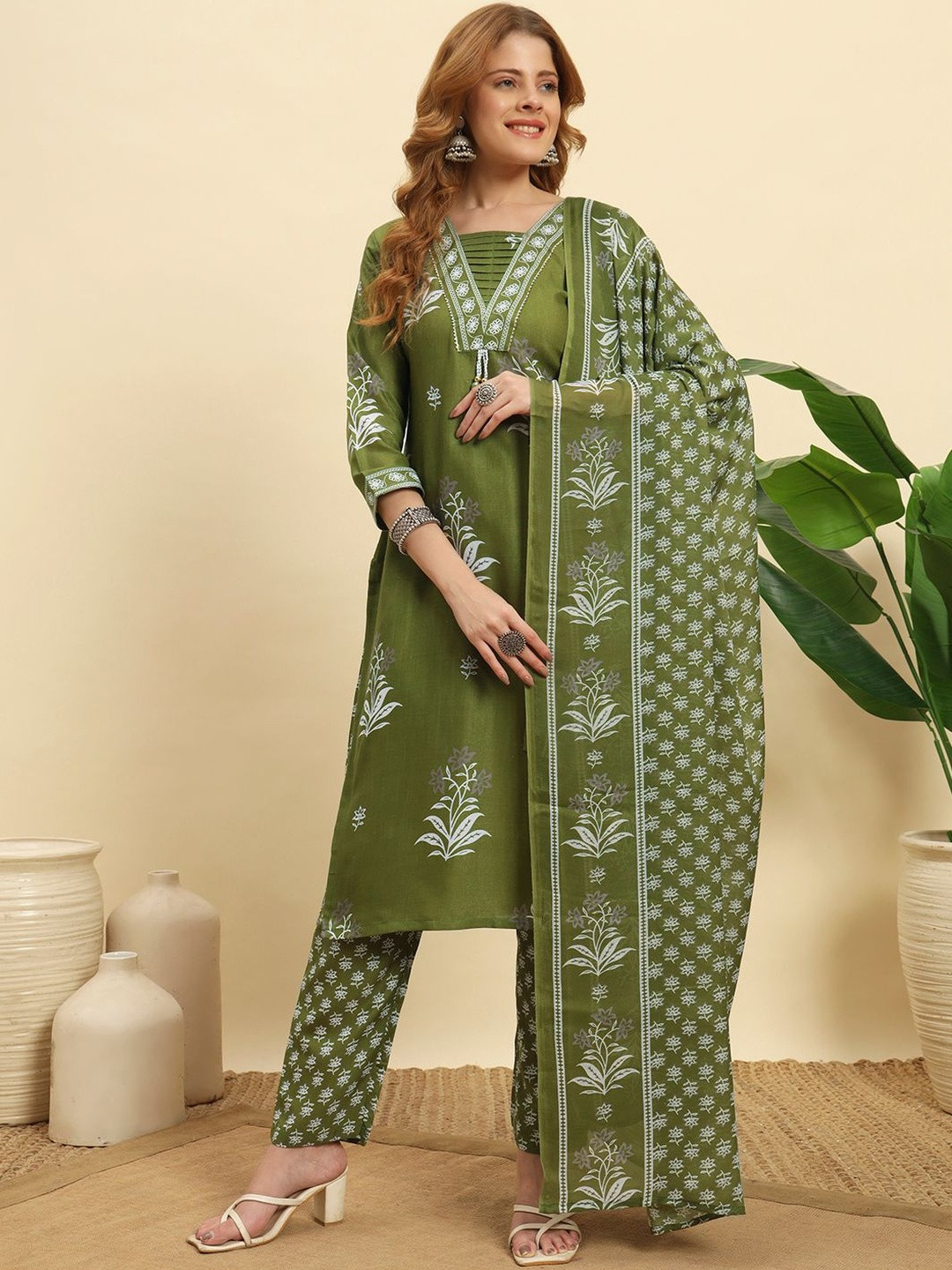 NE STYLE Women Floral Printed Regular Kurta with Trousers & With Dupatta