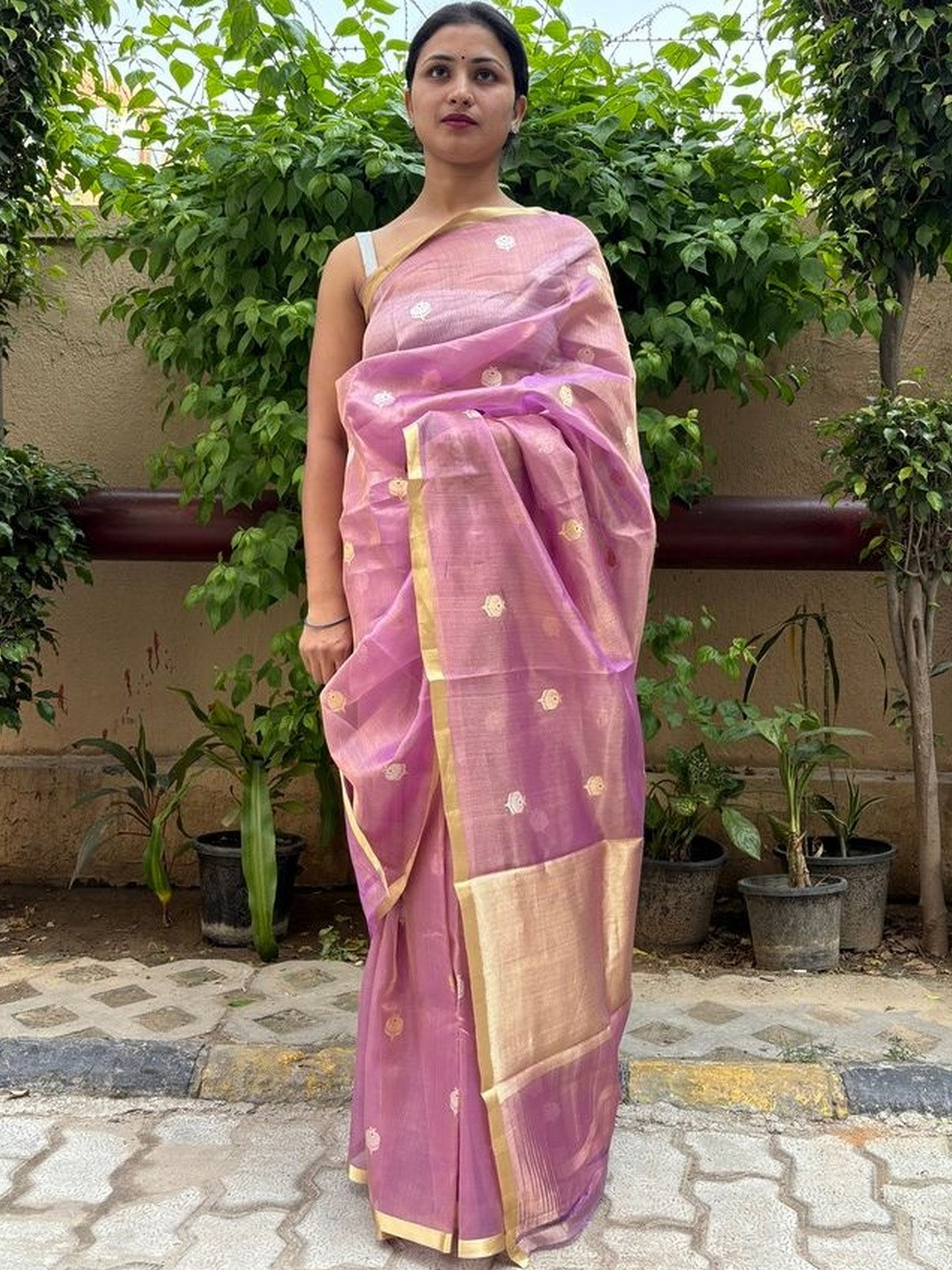 NEE DESIGNSS Woven Design Zari Tissue Handloom Saree