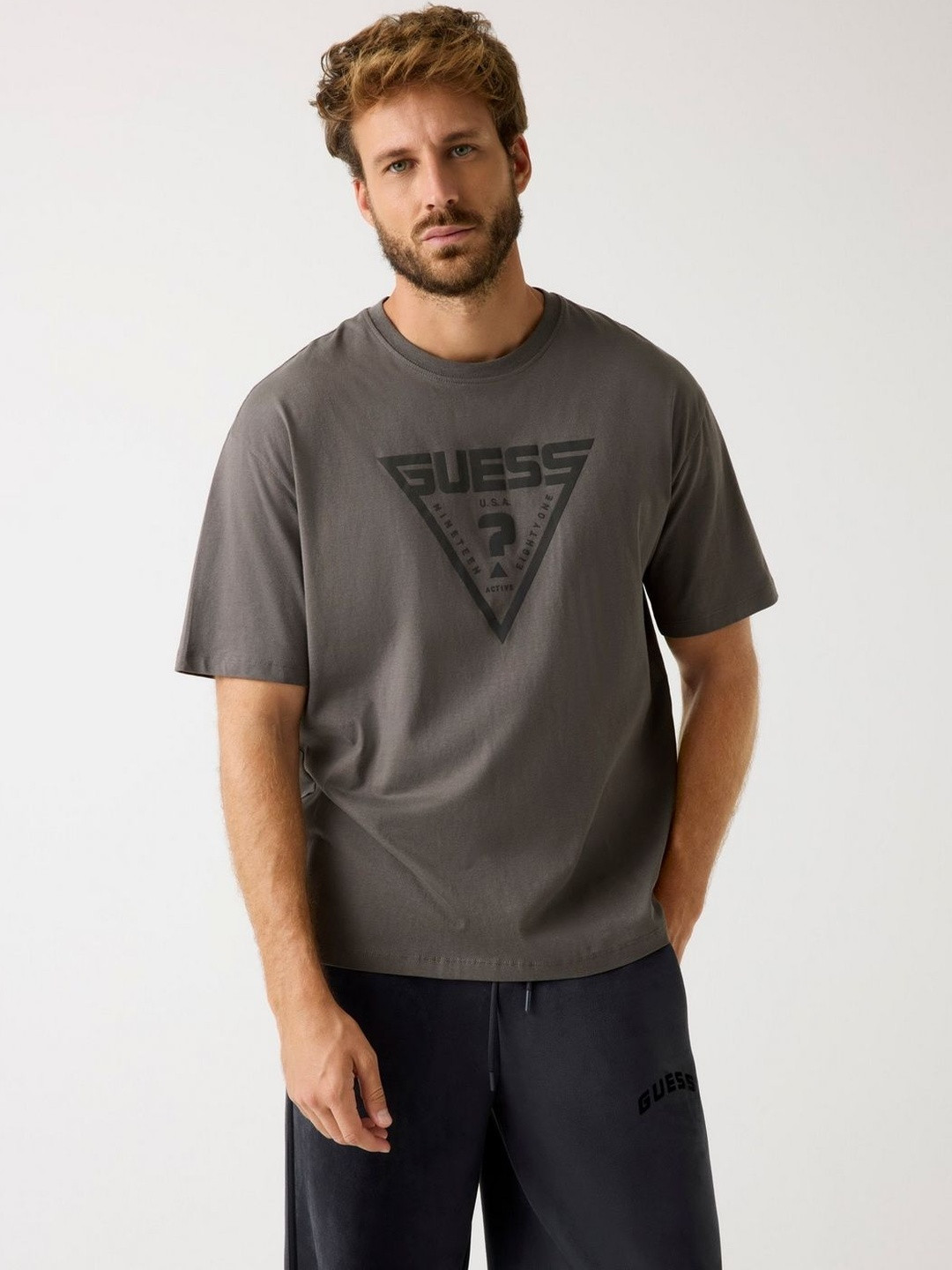 GUESS Men Brand Logo New Orleans Pelicans Printed T-shirt