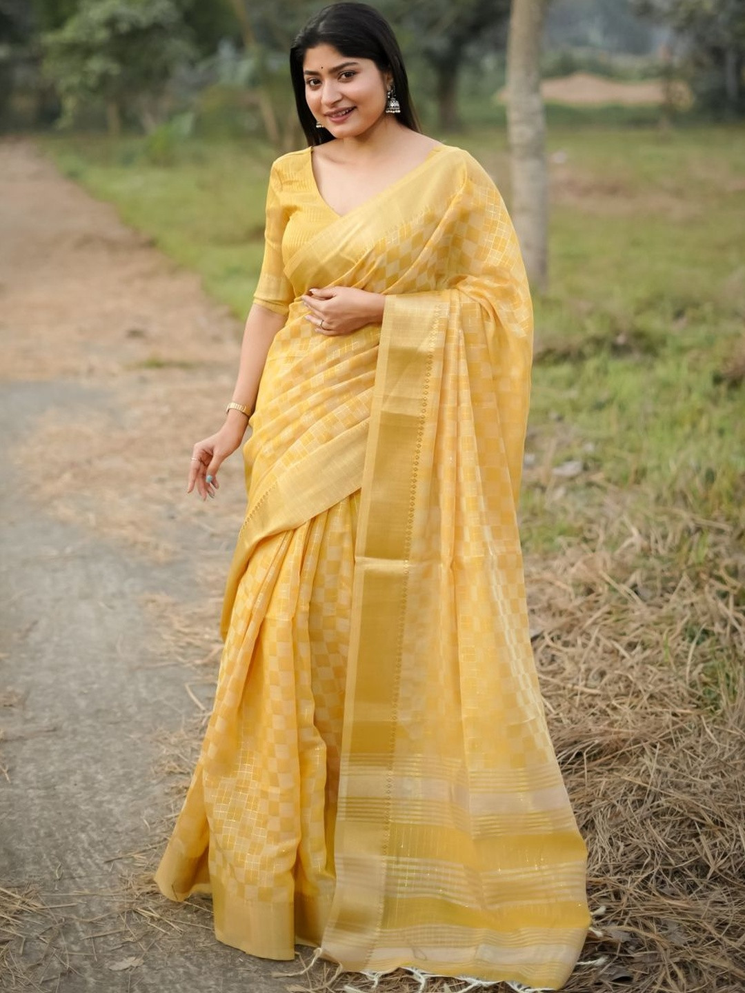 Peach Petals Checked Woven Design Ikat Kalyani Silk Saree woth Blouse Piece