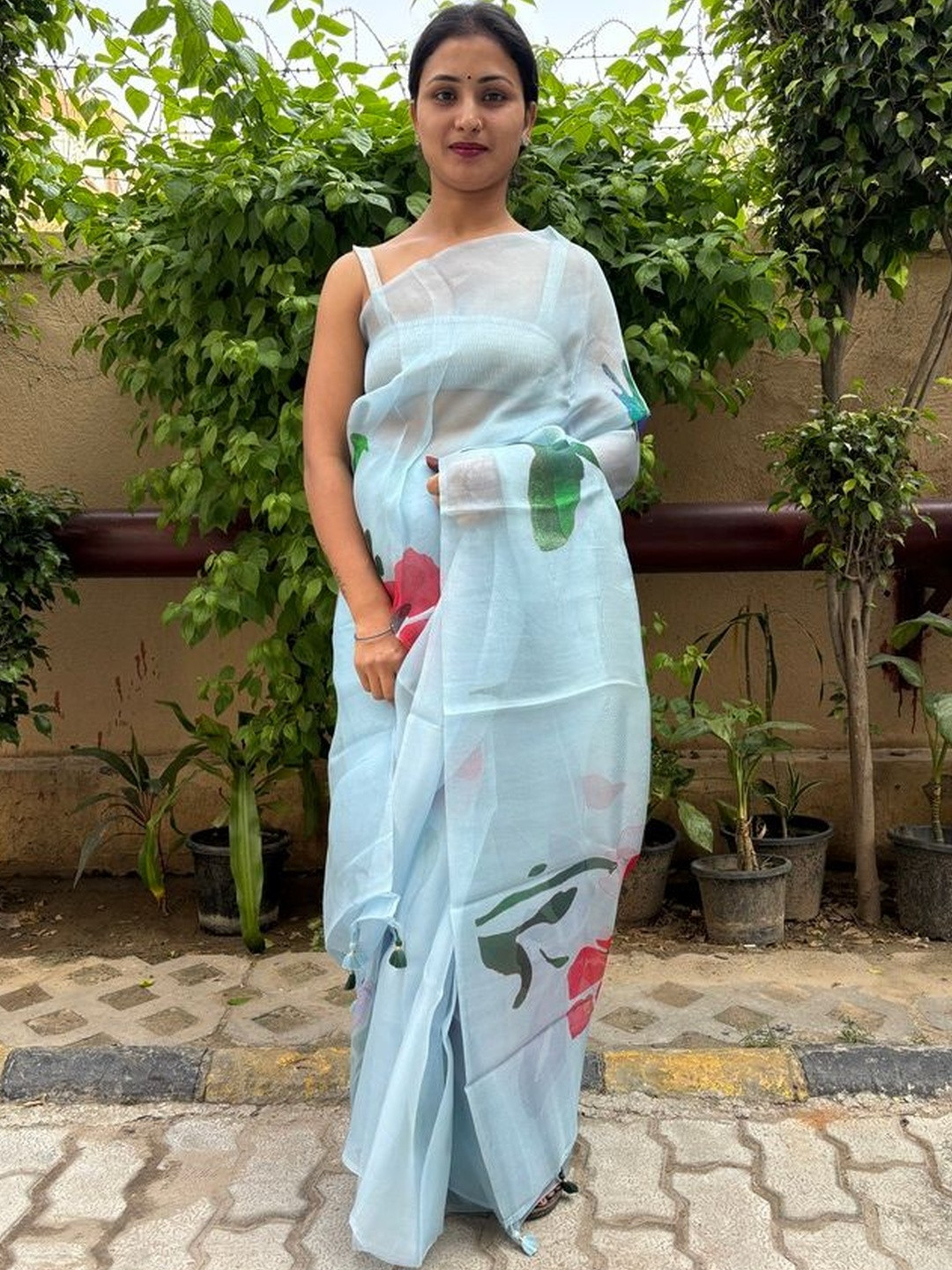 NEE DESIGNSS Floral Tissue Saree