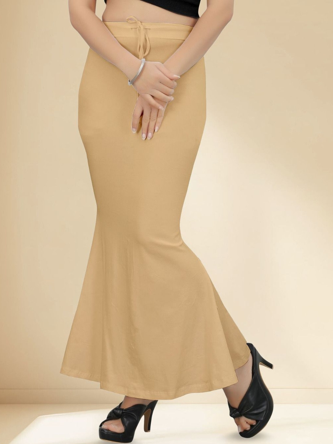 POOJARAN SAREE Fish Cut Design Saree Shapewear