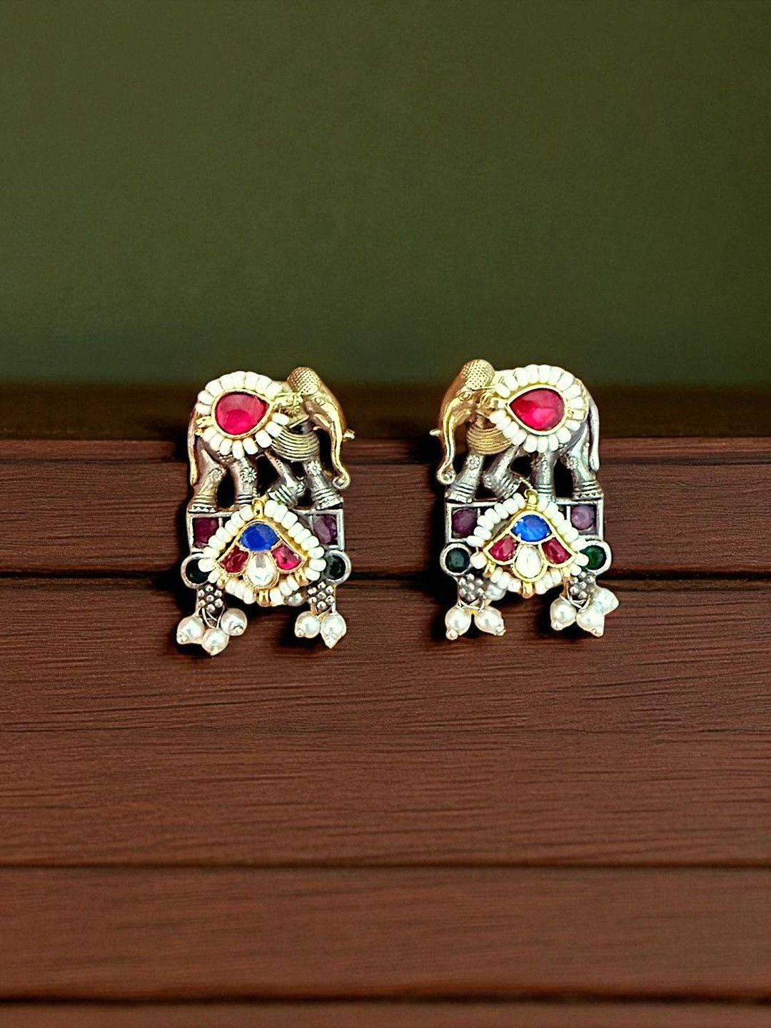 Anouk Silver Plated Kundan Studded & Artificial Beaded Gajraj Royal Pachi Animal Studs