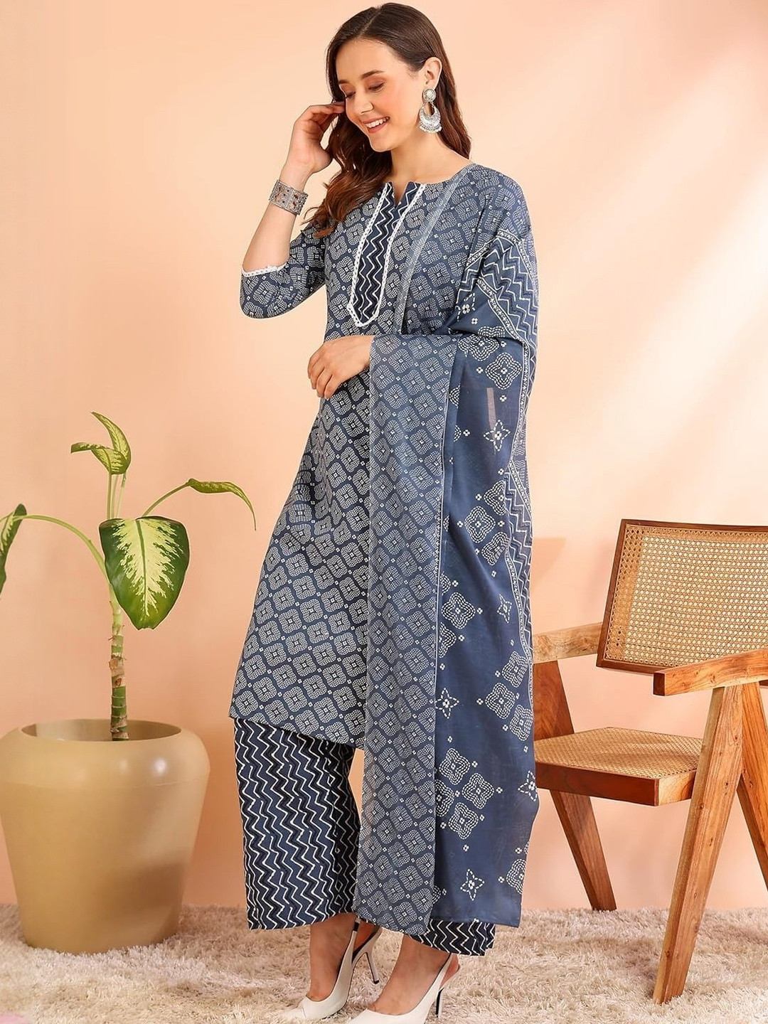 Istyle Can Women Printed Regular Kurta with Trousers & With Dupatta