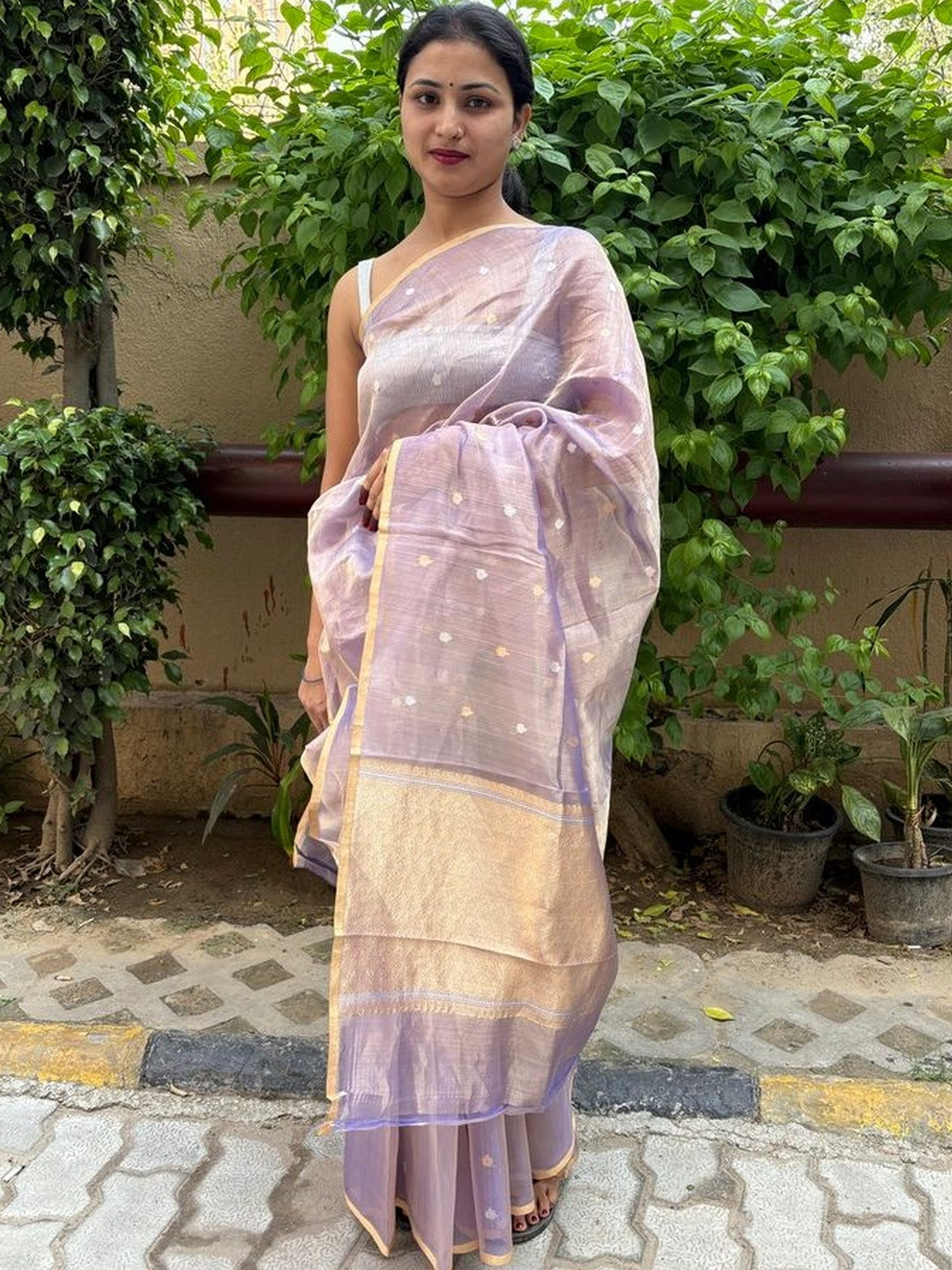 NEE DESIGNSS Woven Design Zari Tissue Handloom Saree