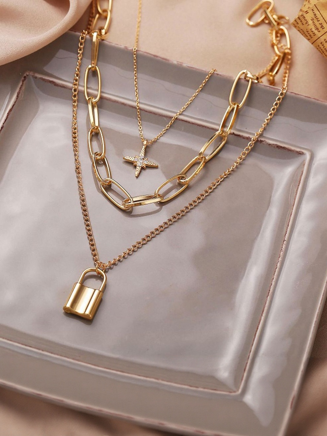 DressBerry Gold-Plated Layered Lock Chain Star Minimal Necklace