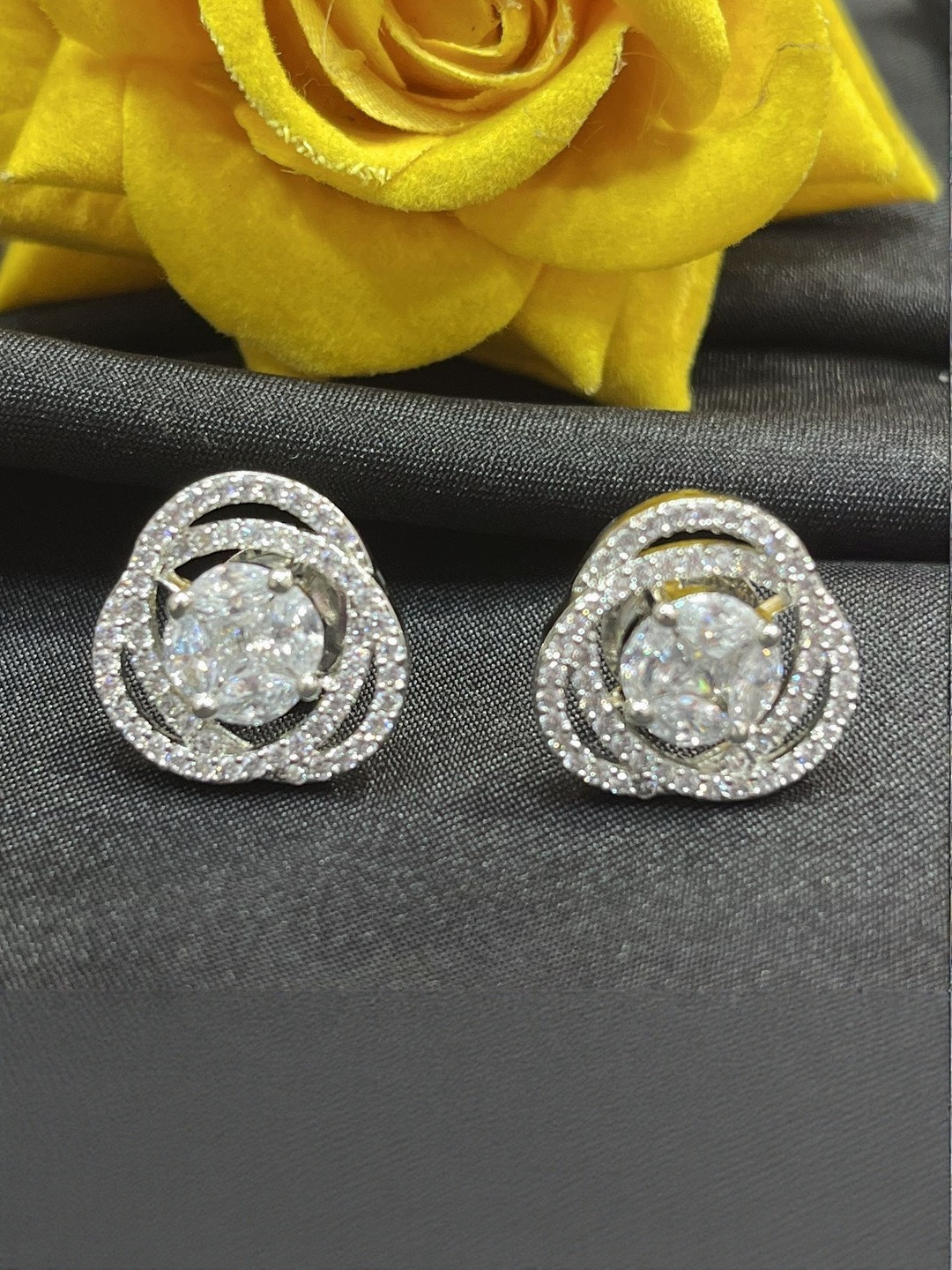 PINK JEWEL Floral Studs Earrings