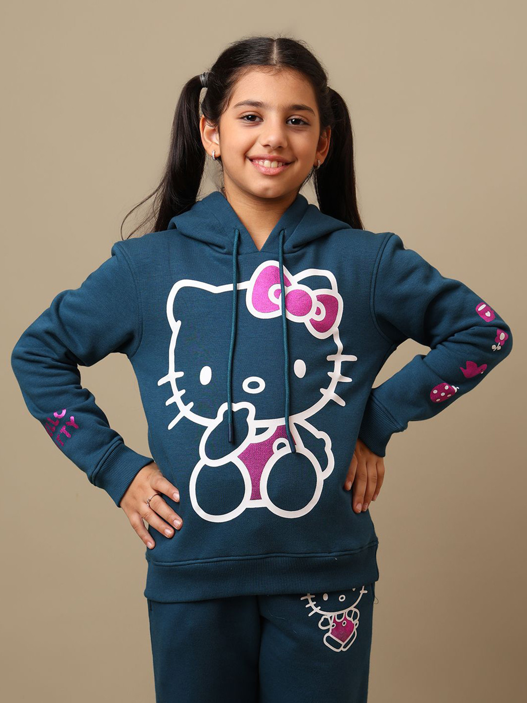 Kids Ville Girls Hello Kitty Printed Relaxed Fit Hoodie