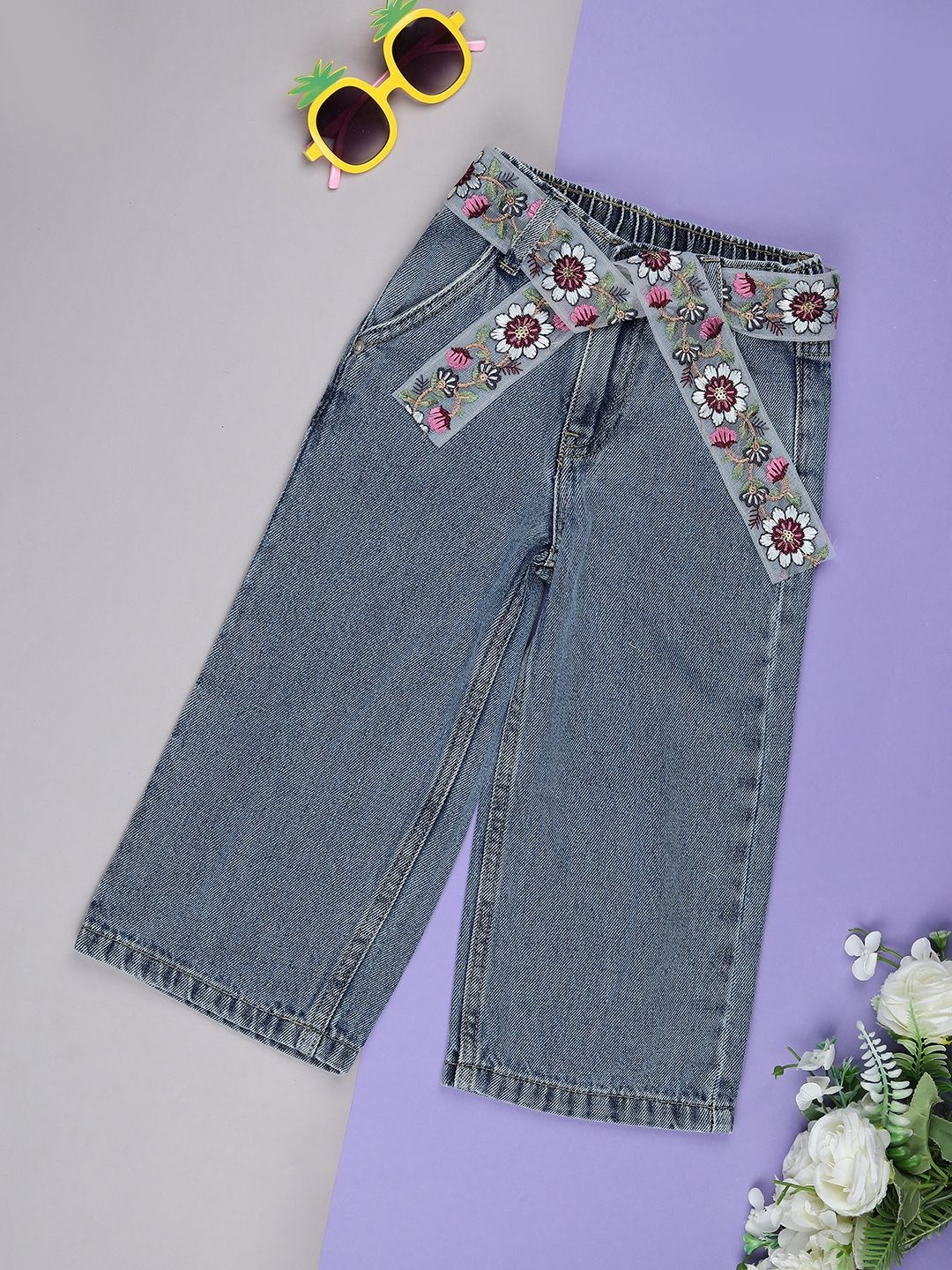 V-Mart Girls Regular Fit Mid-Rise Jeans Comes With A Belt