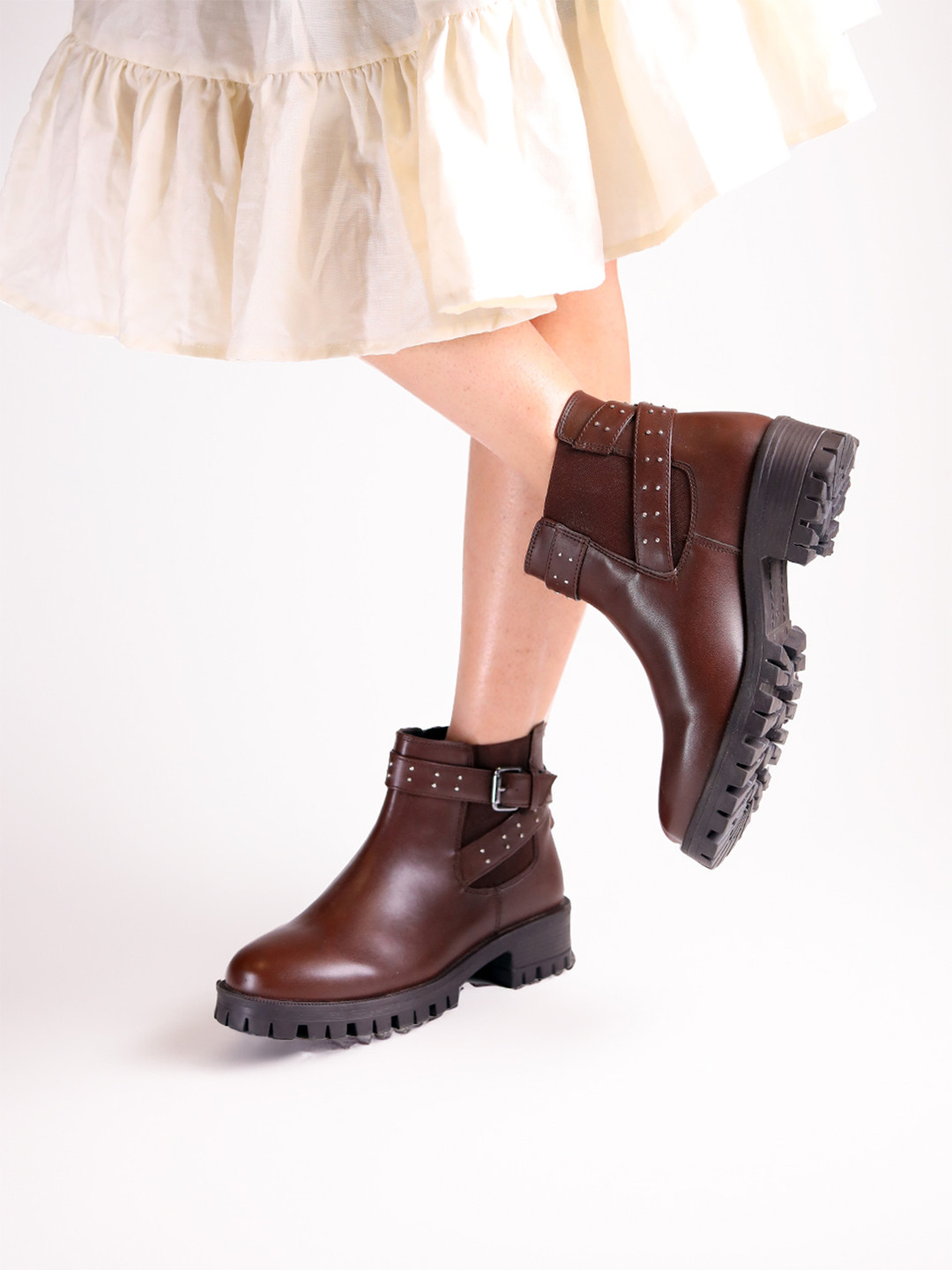 Monrow Women Heeled Buckle Detail Mid-Top Chelsea Boots