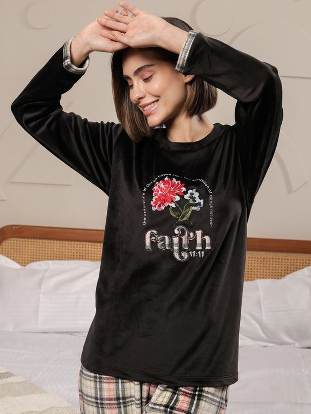 KIZA Women Floral Printed Velvet Night suit
