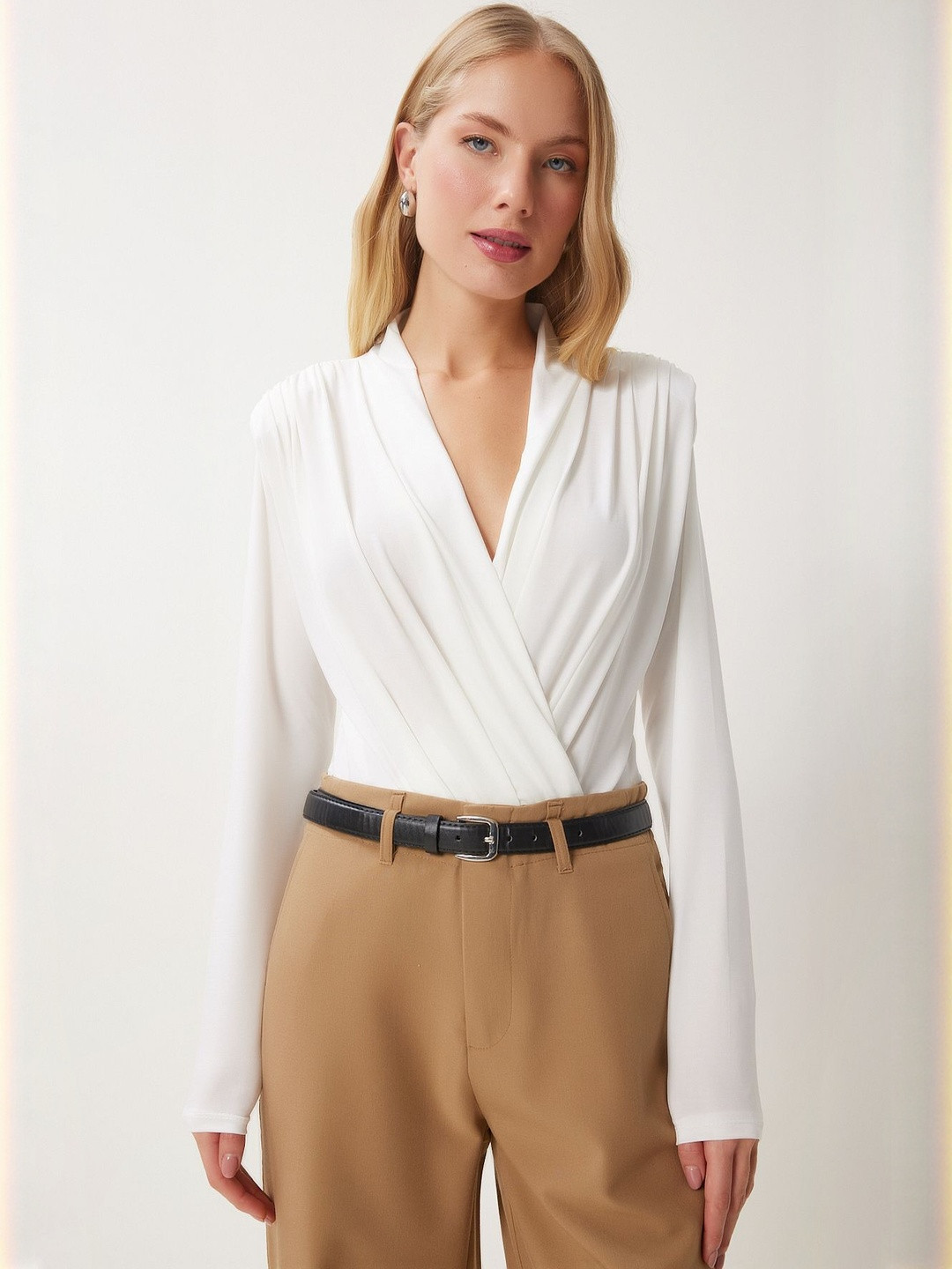 Happiness istanbul Women Solid V-Neck Long Sleeve Wrap Top