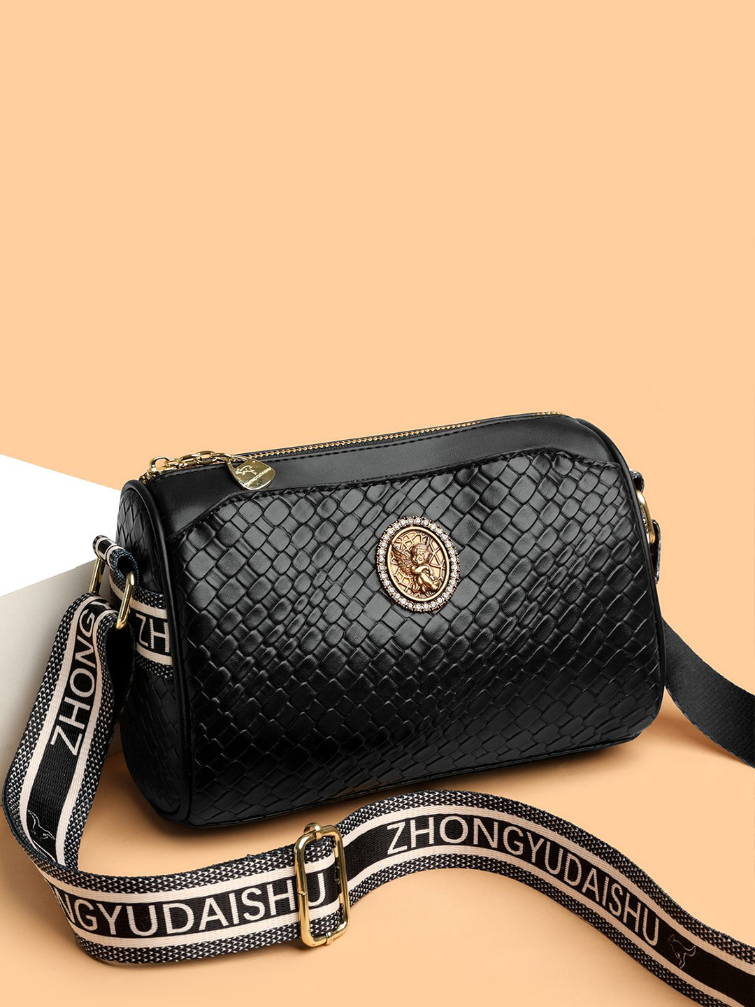 Diva Dale Women Textured Baguette Applique Sling Bag