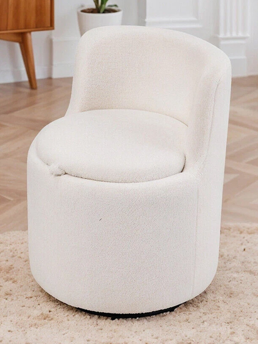 THE ARTMENT White Snuggle Swivel Lounge Chair