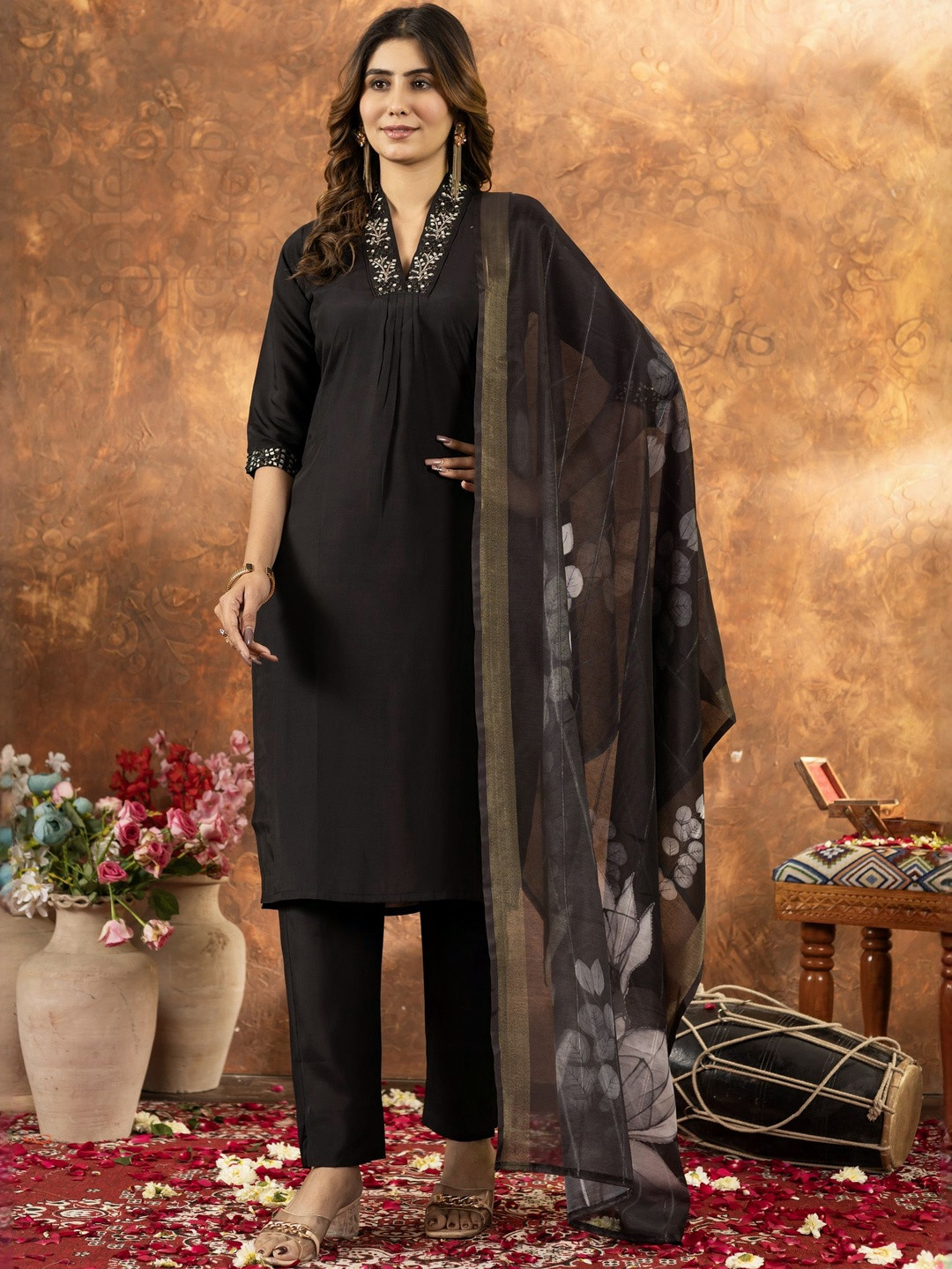 AAHRA Floral Embroidered V-Neck Thread Work Straight Kurta With Trousers & Dupatta