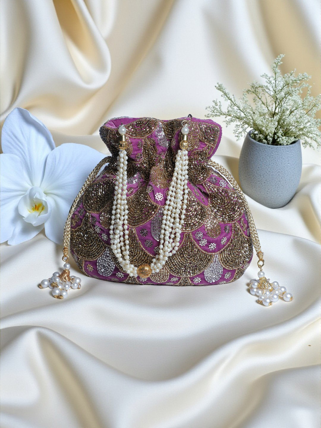 Swisni Lavender & White Embroidered Potli Clutch