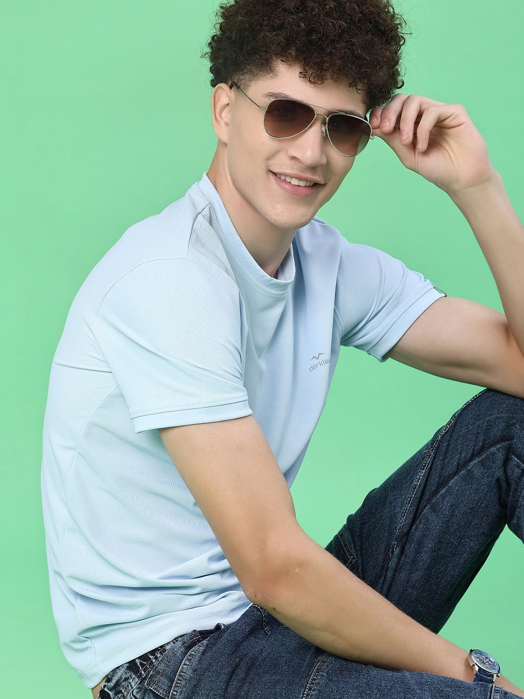 V-Mart Men Brand Logo Slim Fit T-shirt