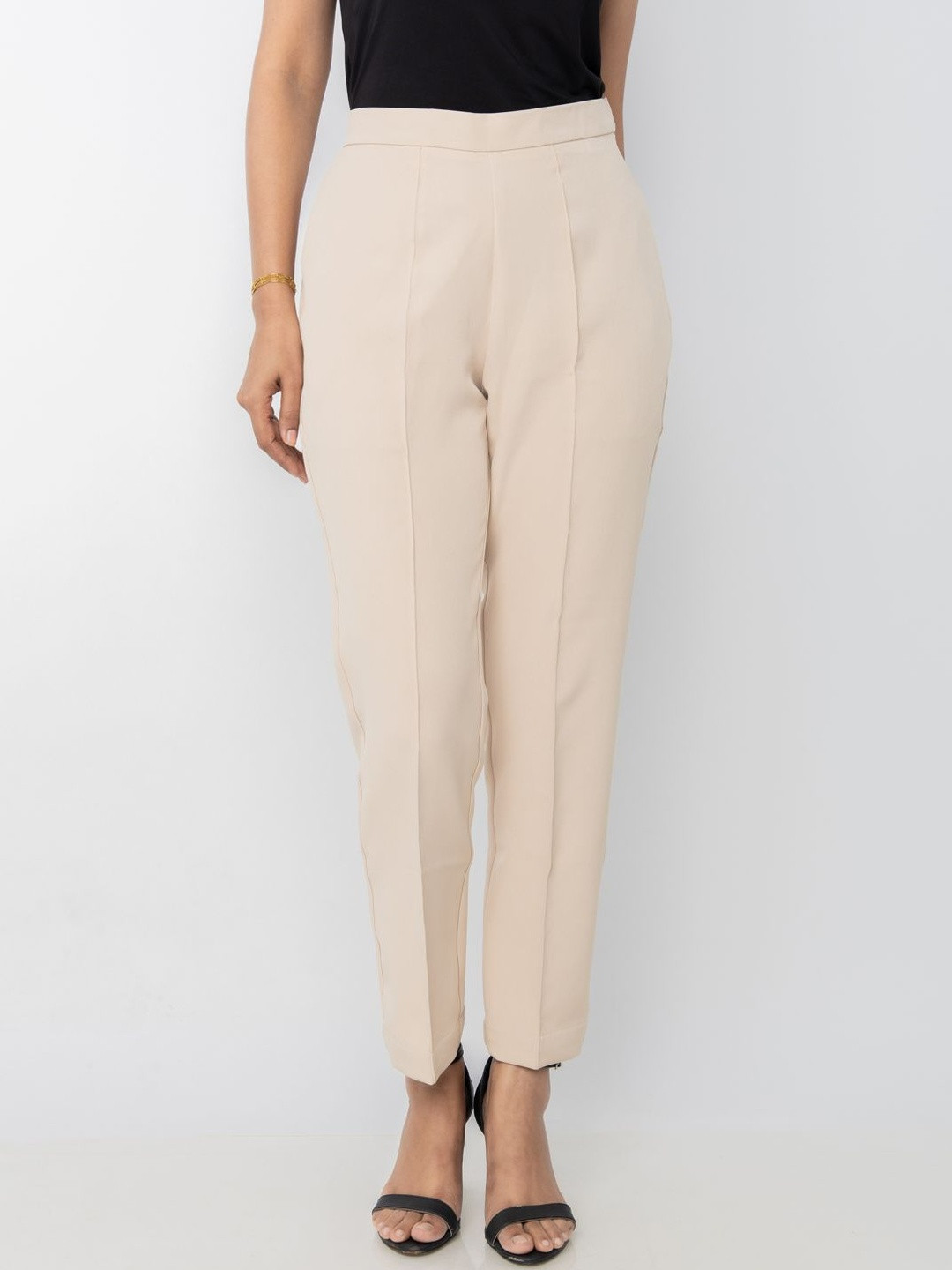 PRET PITAARA Women Solid Comfort Fit Easy Wash Classic Narrow Pleated Trousers