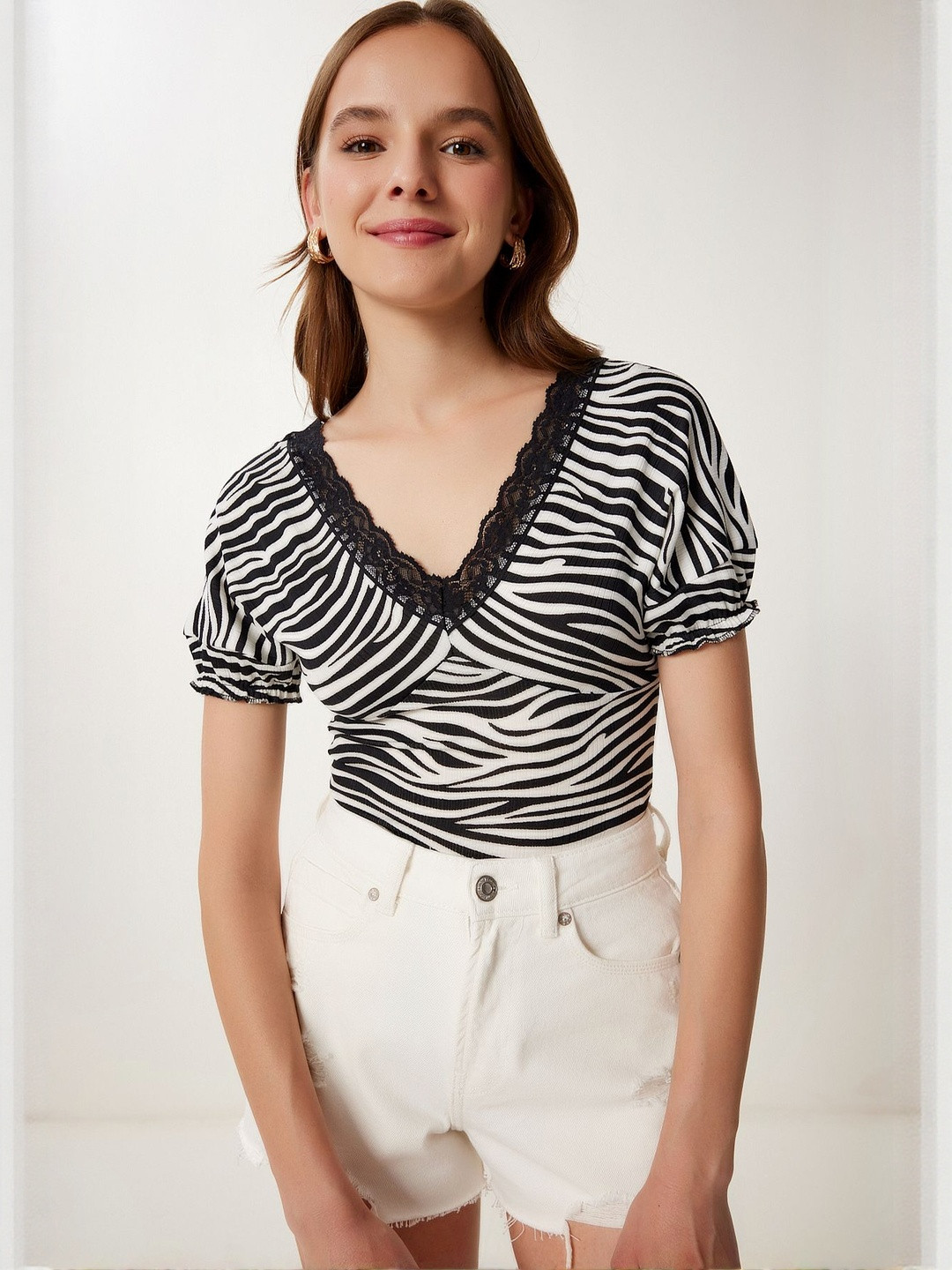Happiness istanbul Women Animal Print Puff Sleeve Ruffles Top