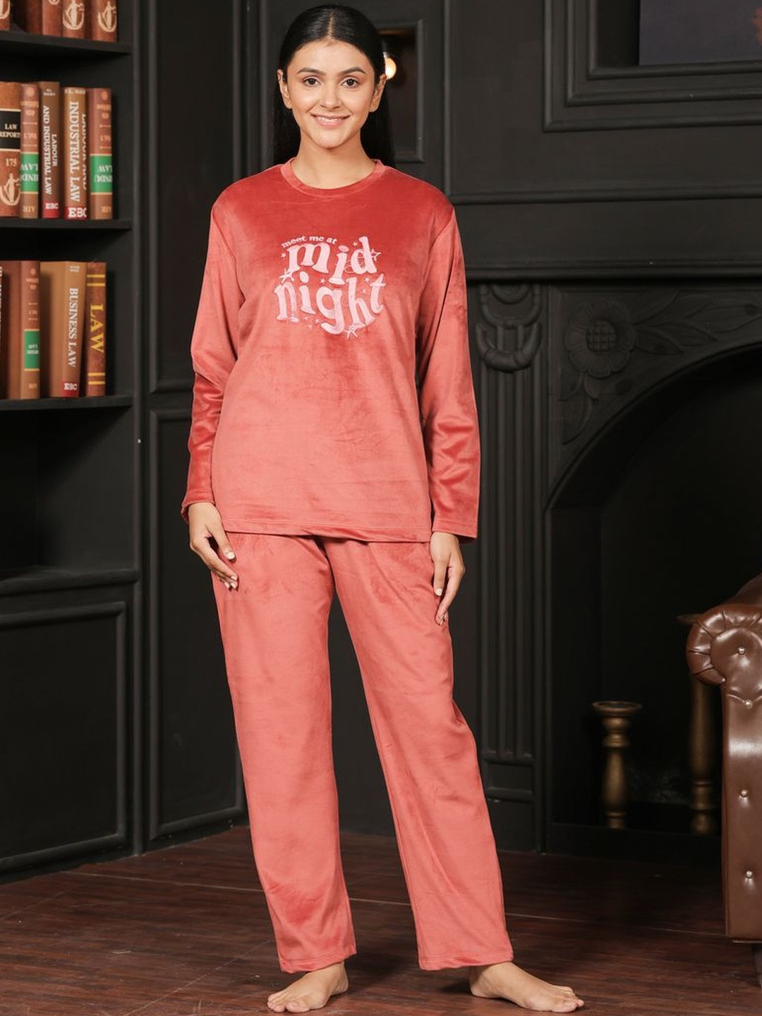 KIZA Women Typography Printed Long Sleeves Top & Pyjamas Night Suit