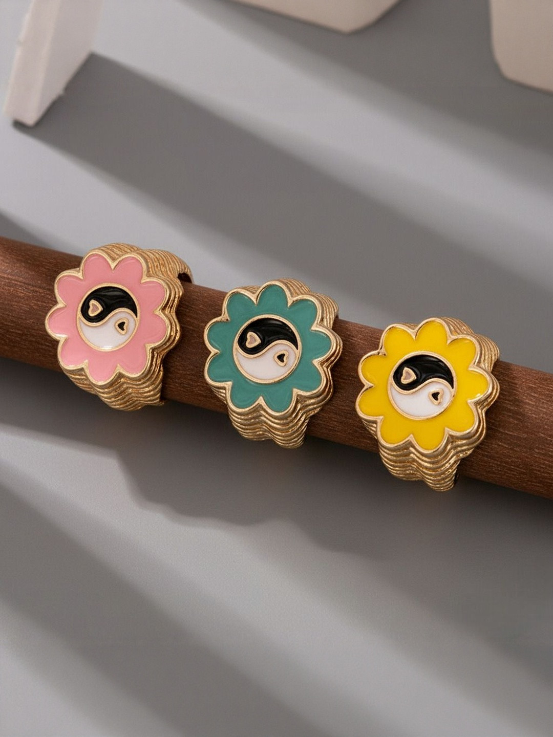 DressBerry Set Of 3 Gold-Plated Flower Shaped Korean Finger Rings