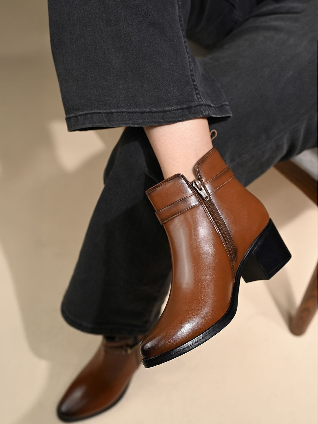 LOUIS STITCH Elegant Mid-Top Antique Buckle Slip-On Chelsea Boots