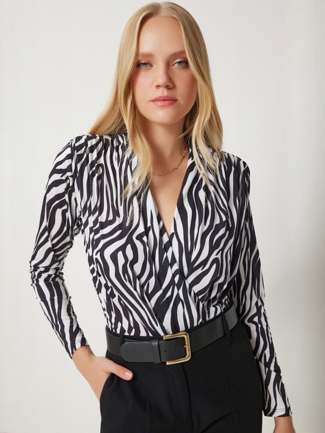 Happiness istanbul Women Animal Printed V-Neck Long Sleeve Wrap Top