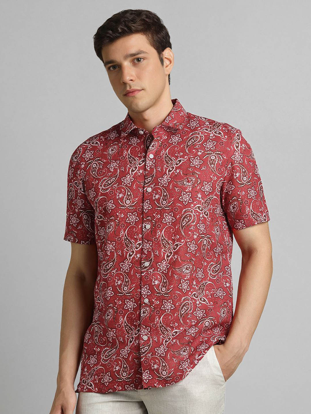 SIMON CARTER LONDON Men Paisley Printed Spread Collar Short Sleeves Shirt