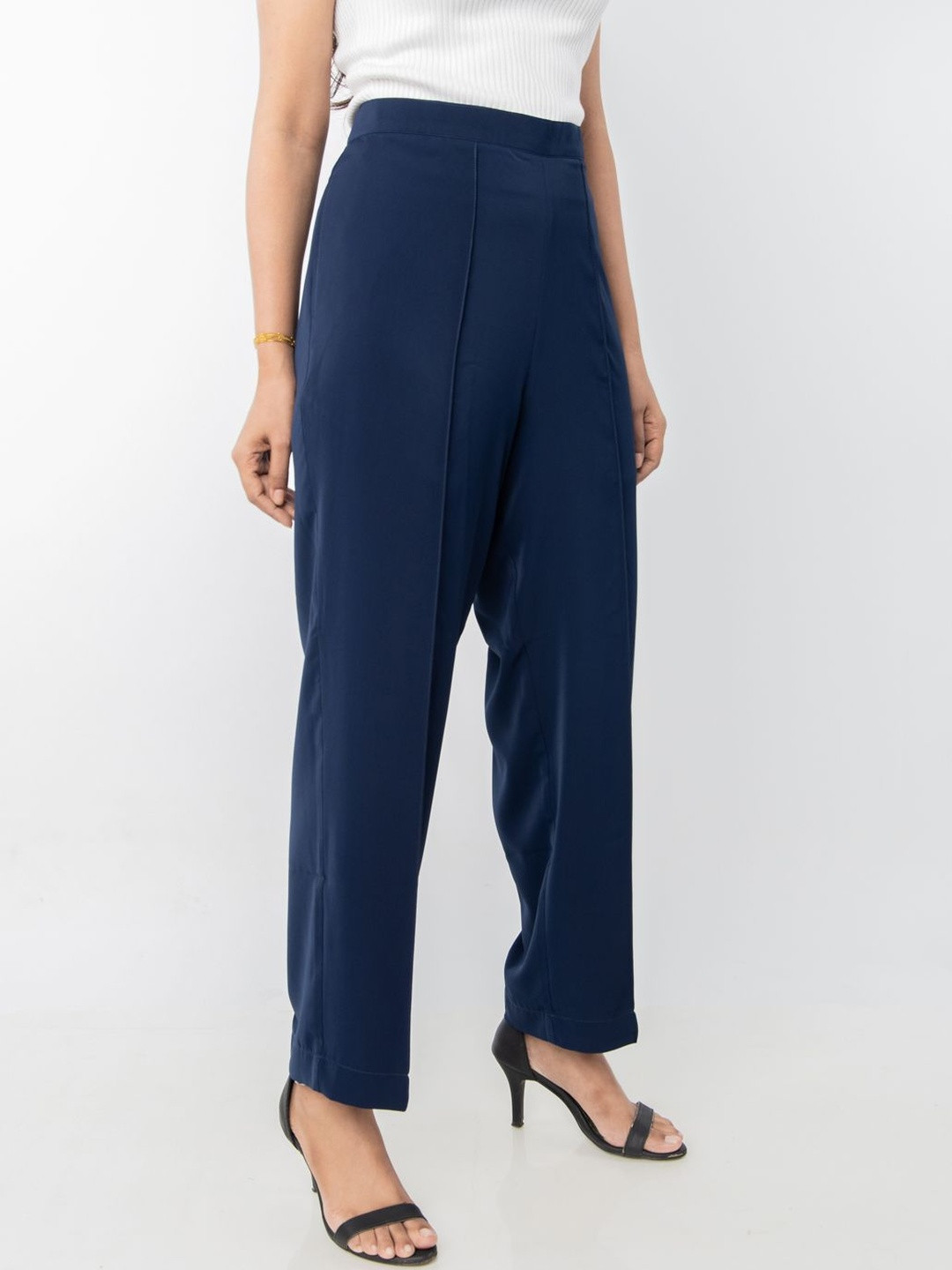 PRET PITAARA Women Solid Classic Narrow Comfort Fit Easy Wash Pleated Trousers