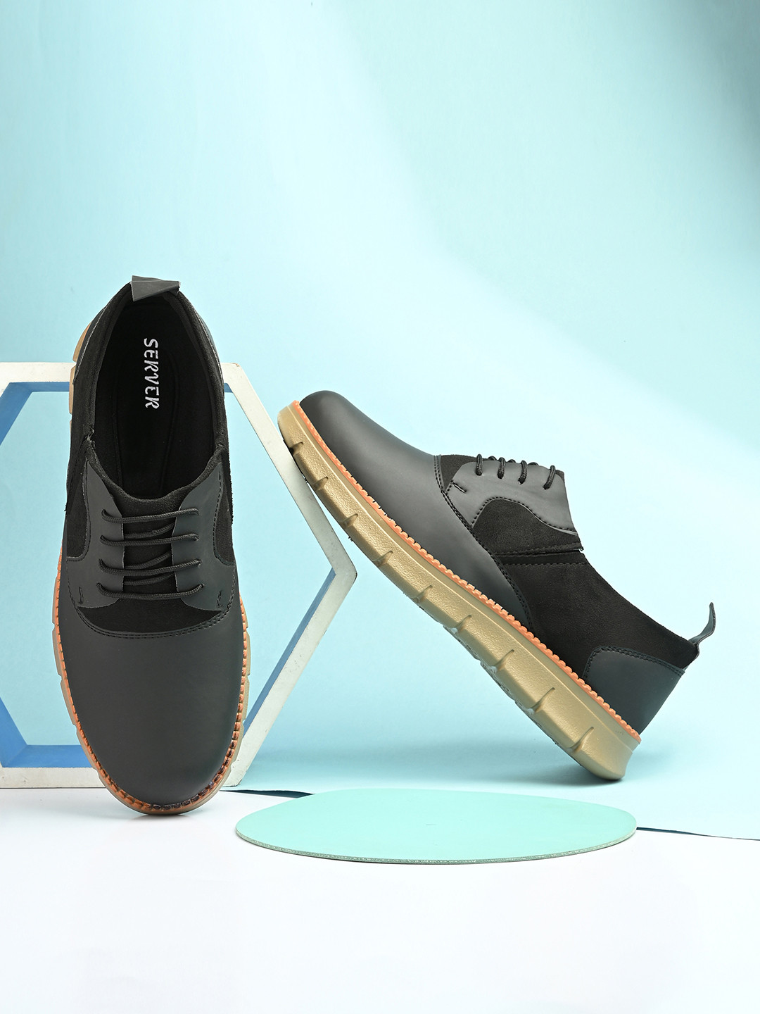 SERVER Men Solid Round Toe Lightweight Sneakers