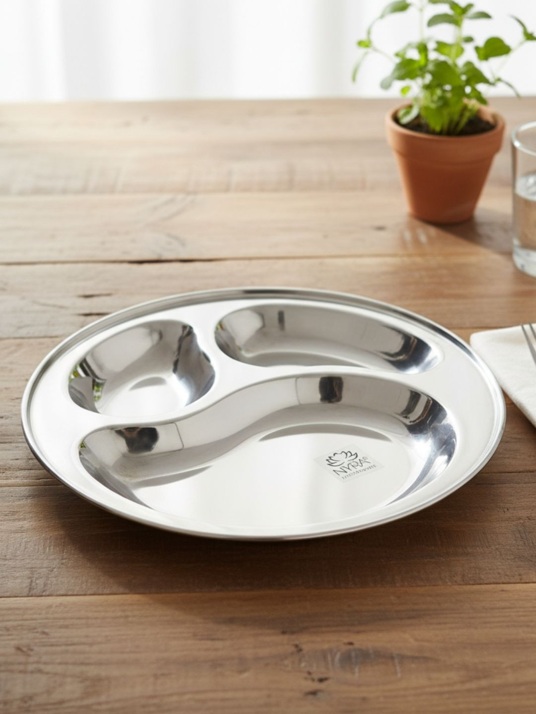 Nyra Kitchenware Steel 3-Compartment Stainless Steel Dishwasher Safe Plate