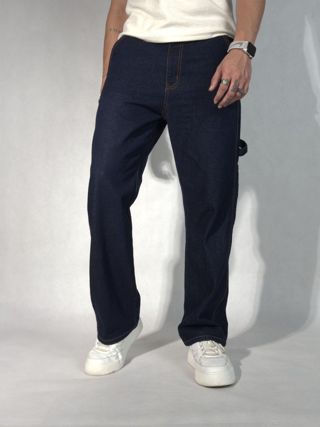 Off Duty India Men Solid Mid-Rise No Fade Straight Fit Clean Look Non Stretchable Jeans